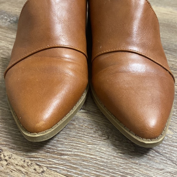 Brown flats 7 - Picture 3 of 8